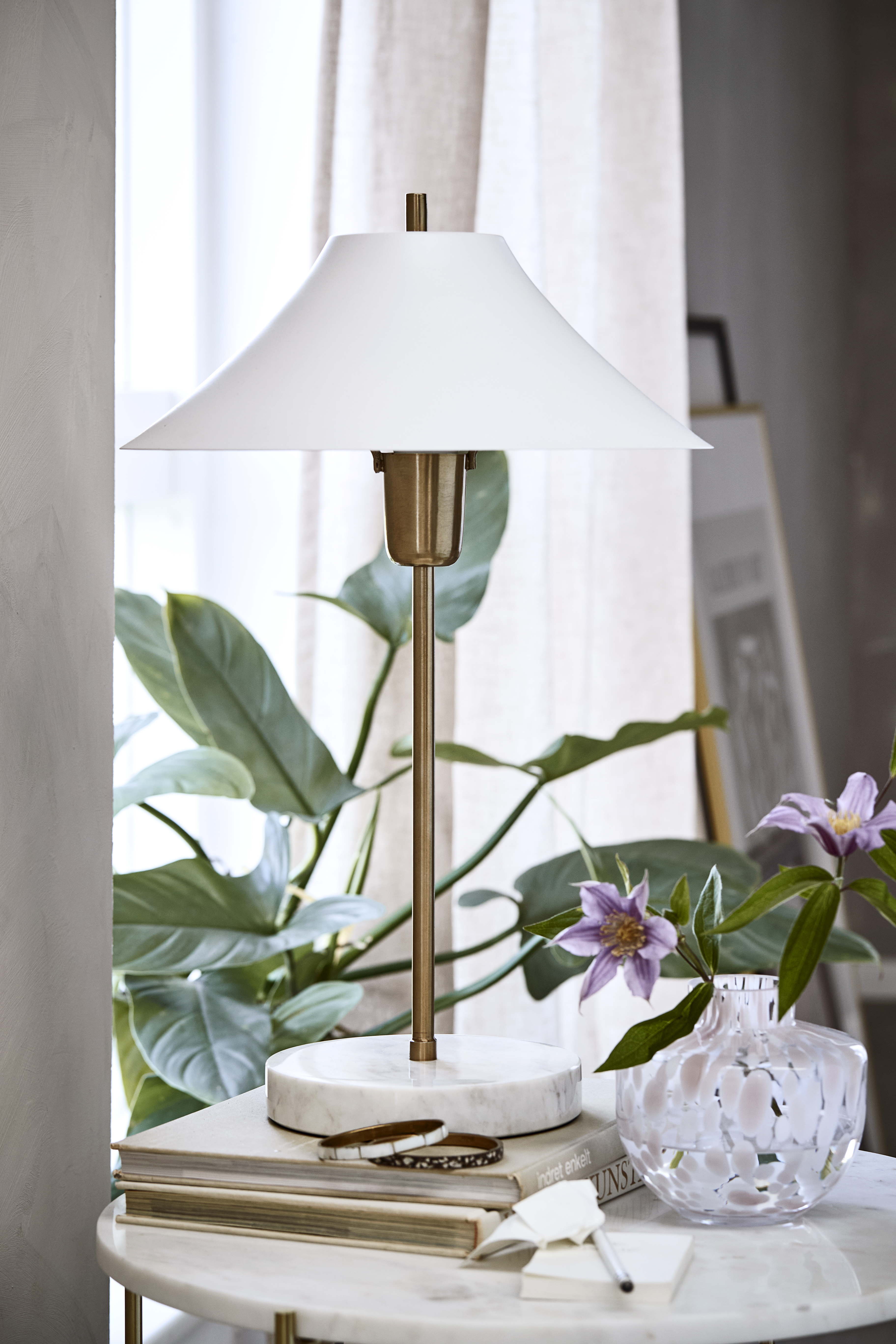wazon-w-cętki-plamki-lampka-marmurowy-stolik-eleganckie-dodatki-salon-lene-bjerre-polska-outlet-sklep-designbywomen